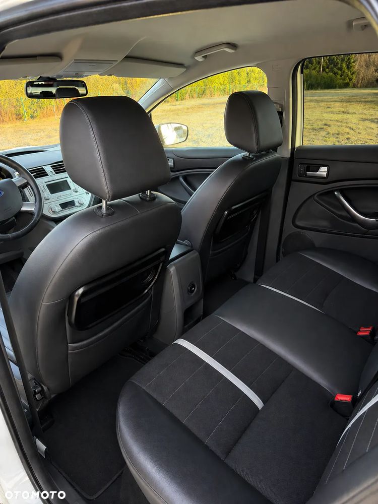 Ford Kuga 2.0 TDCi 4x4 Titanium - 9