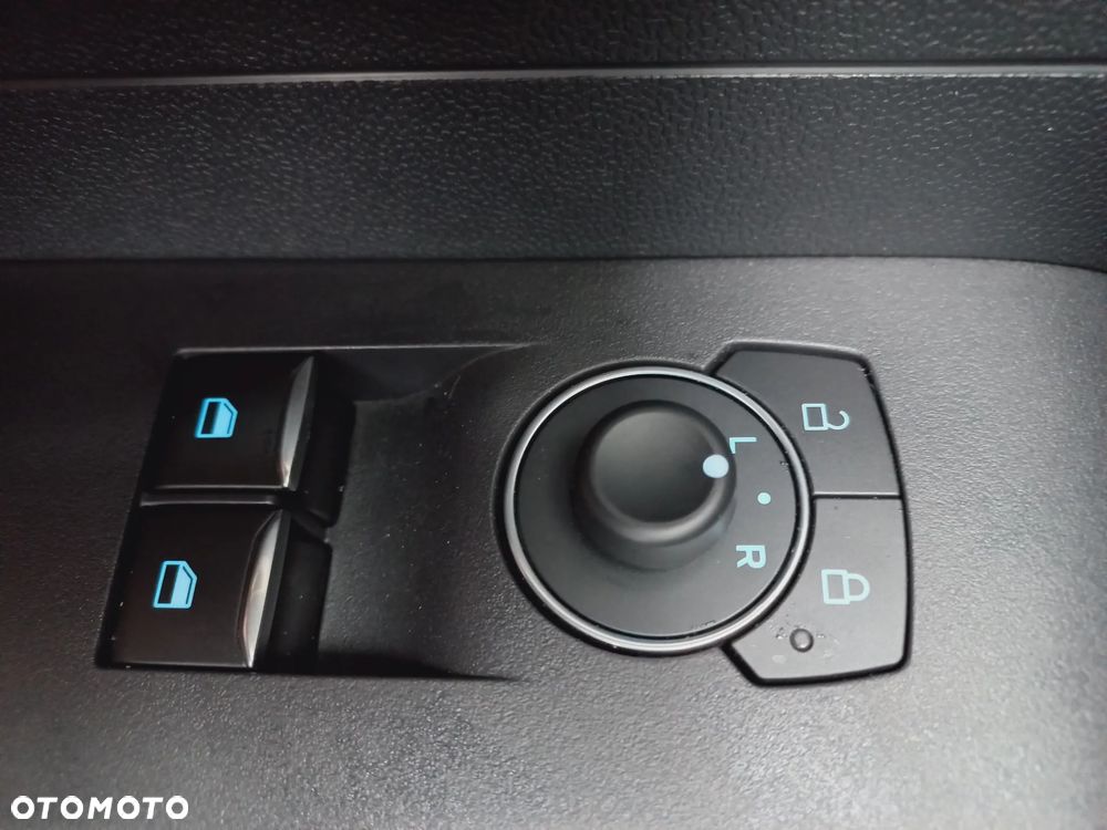 Ford Transit Courier - 36