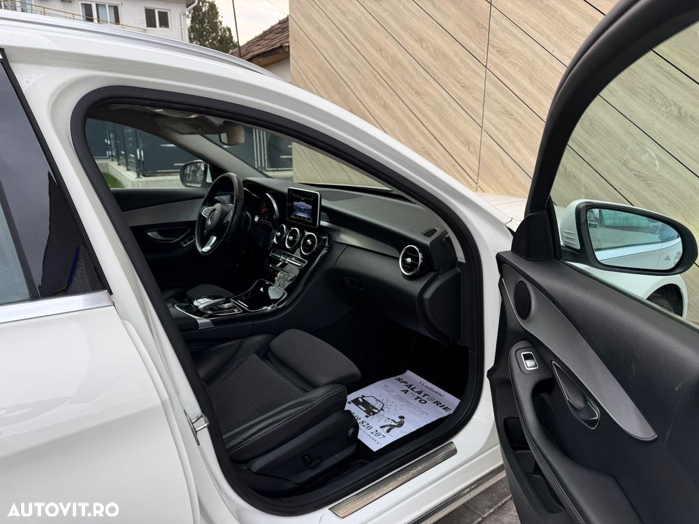 Mercedes-Benz C 220 d 4Matic T 9G-TRONIC Avantgarde - 28