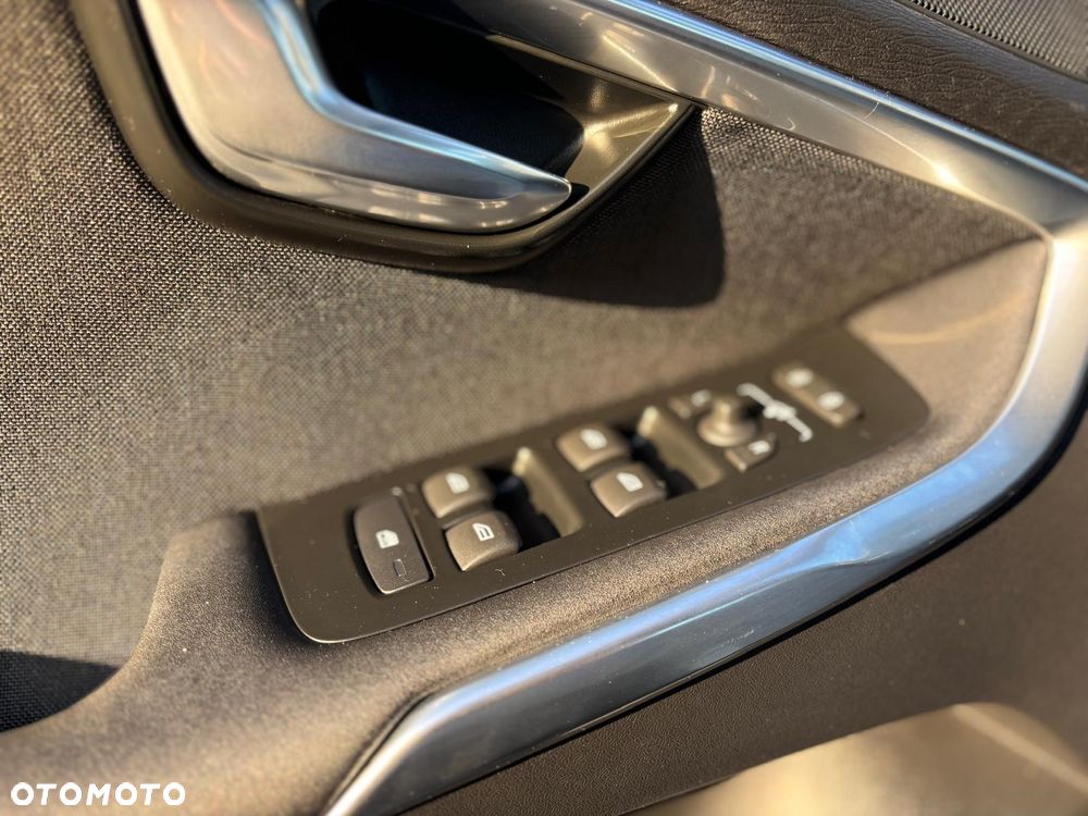 Volvo V40 T3 Drive-E Momentum - 16