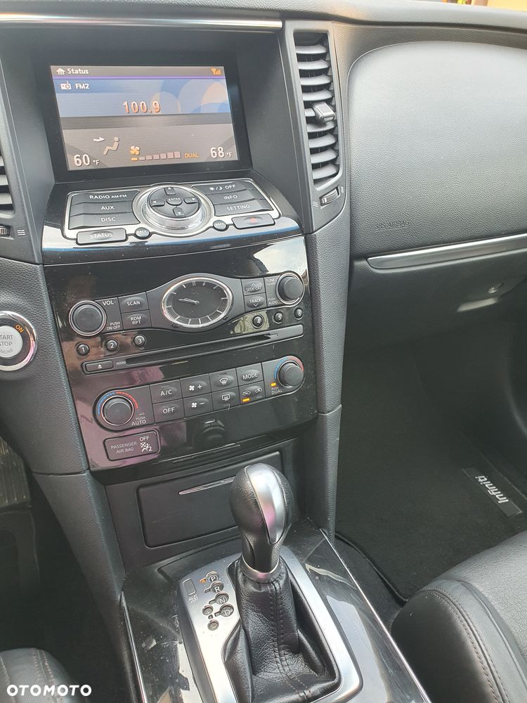 Infiniti QX70 3.7 S - 31