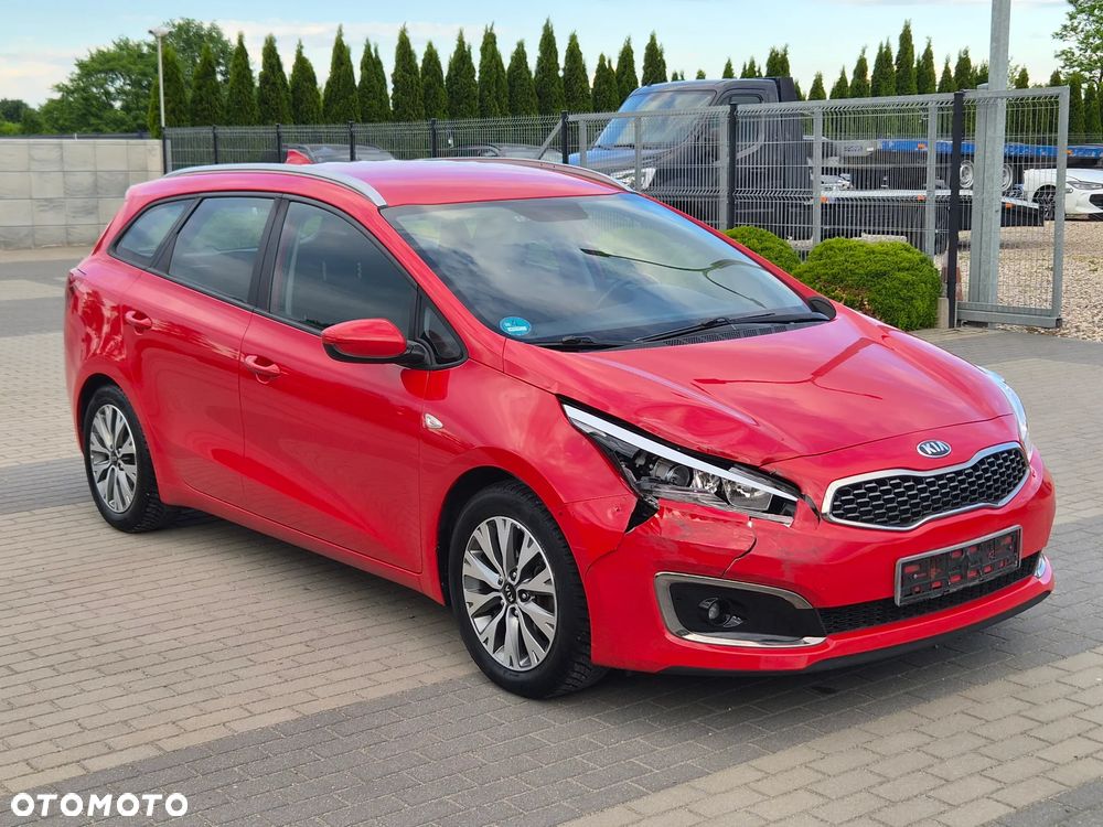Kia Ceed 1.6 GDI Dream Team Edition - 1