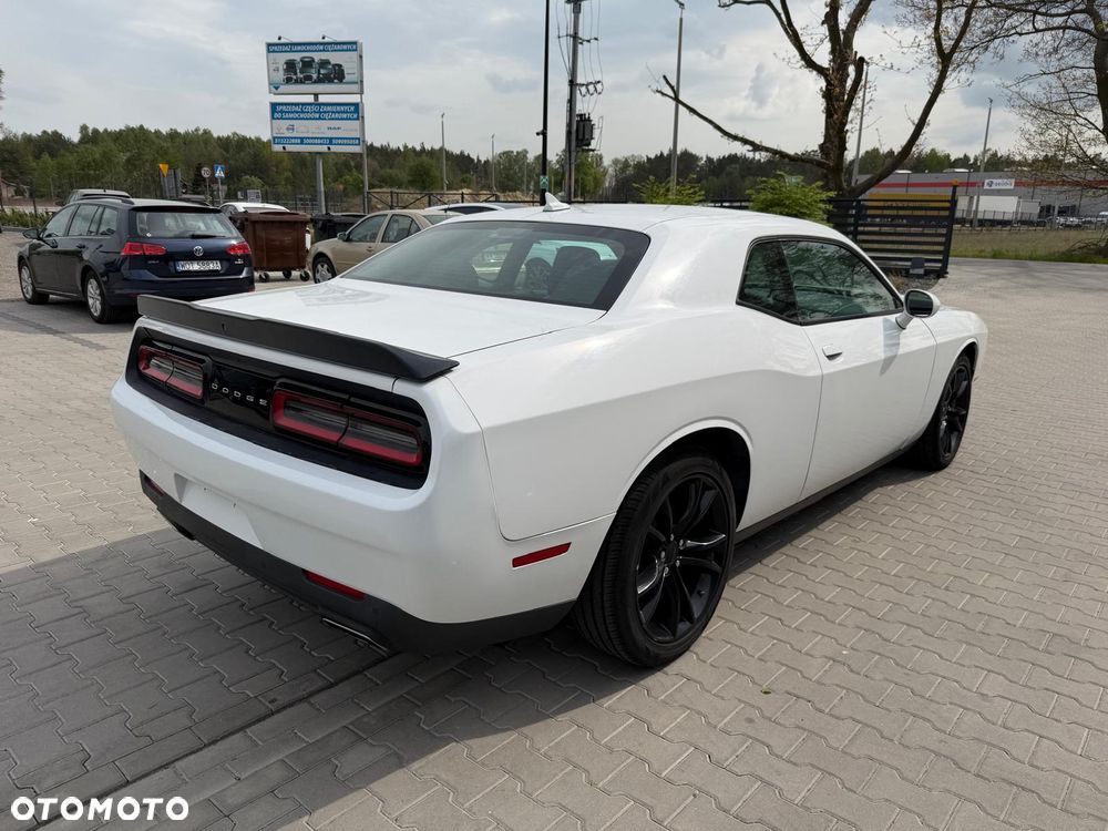 Dodge Challenger - 7
