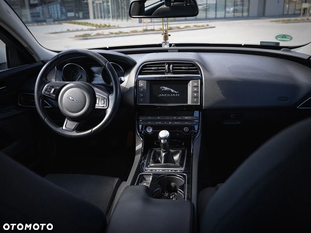 Jaguar XE 20d Pure - 14