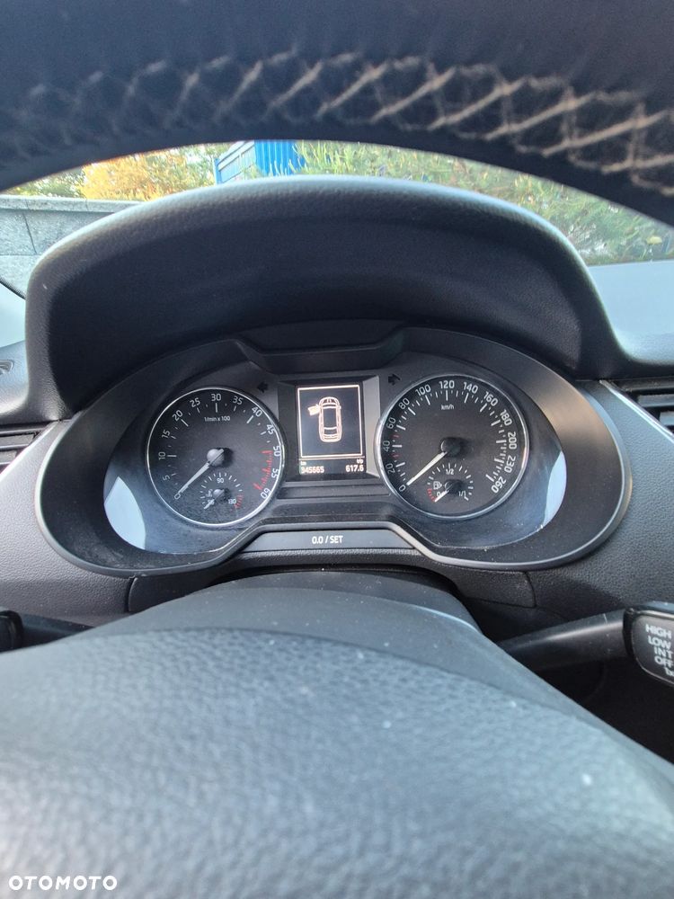 Skoda Octavia 2.0 TDI Elegance DSG - 4