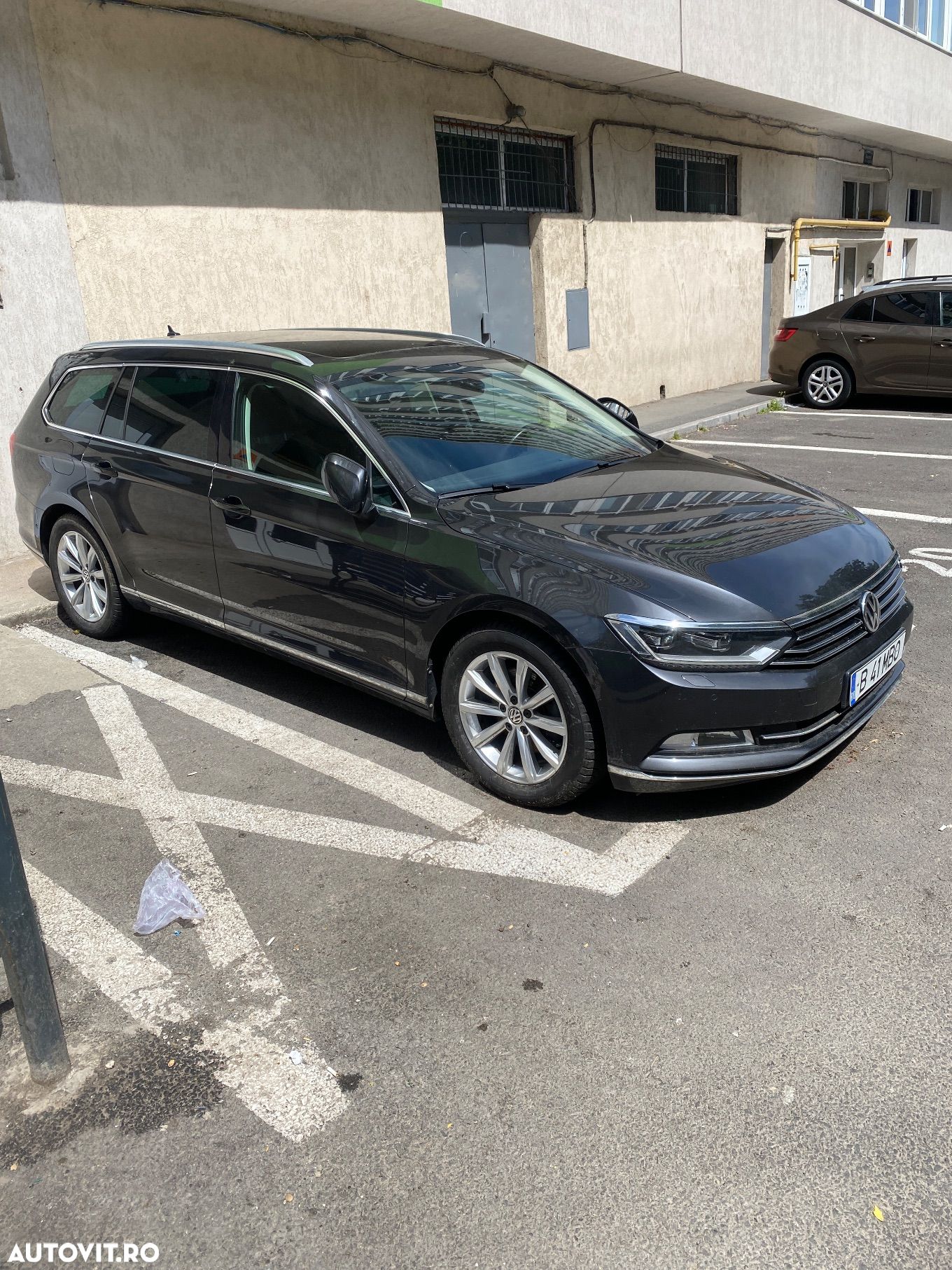 Volkswagen Passat Variant 1.6 TDI R Executive - 1