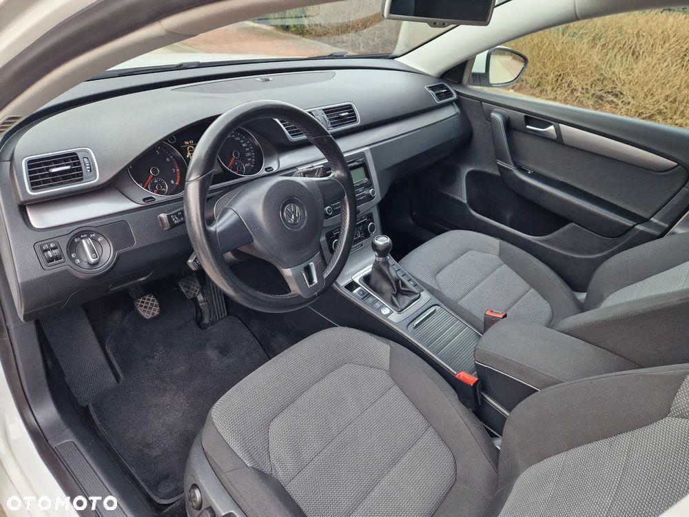 Volkswagen Passat - 24