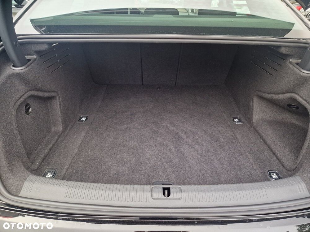 Audi A4 Limousine - 13