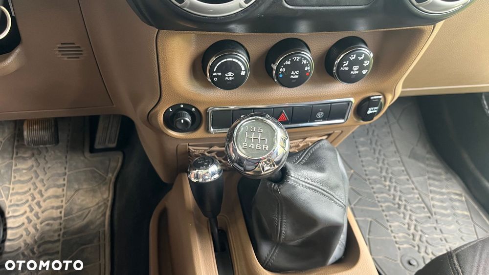 Jeep Wrangler - 12