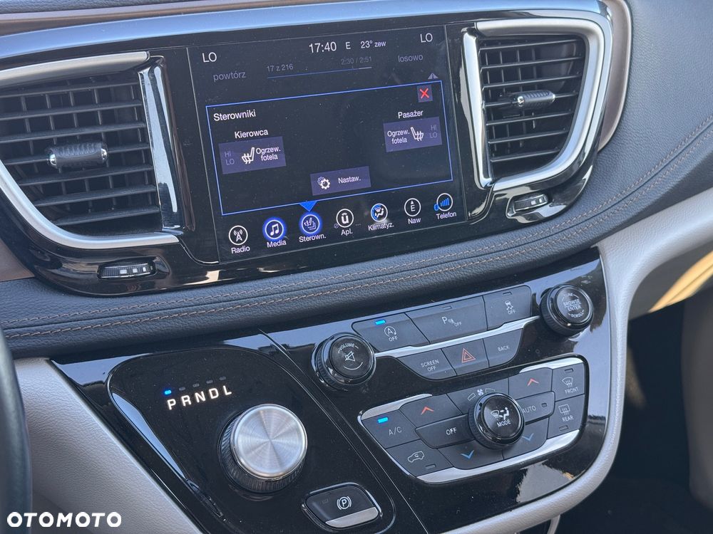 Chrysler Pacifica - 20