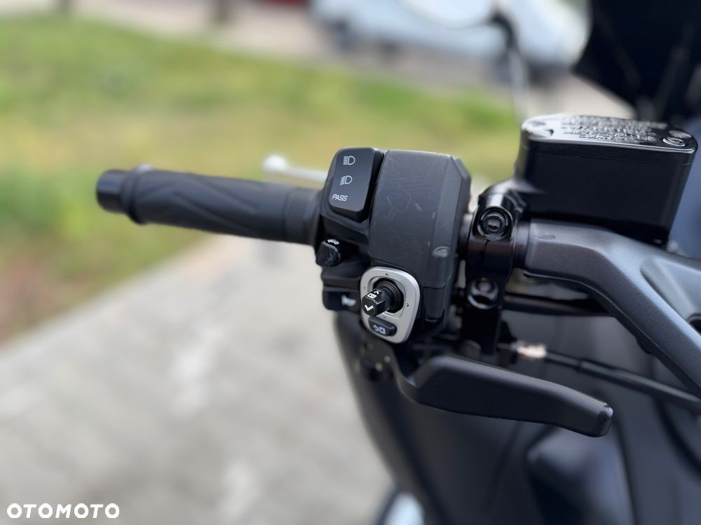 Yamaha Tmax - 10