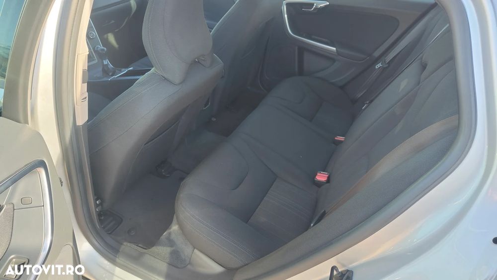 Volvo V60 D3 Momentum - 9
