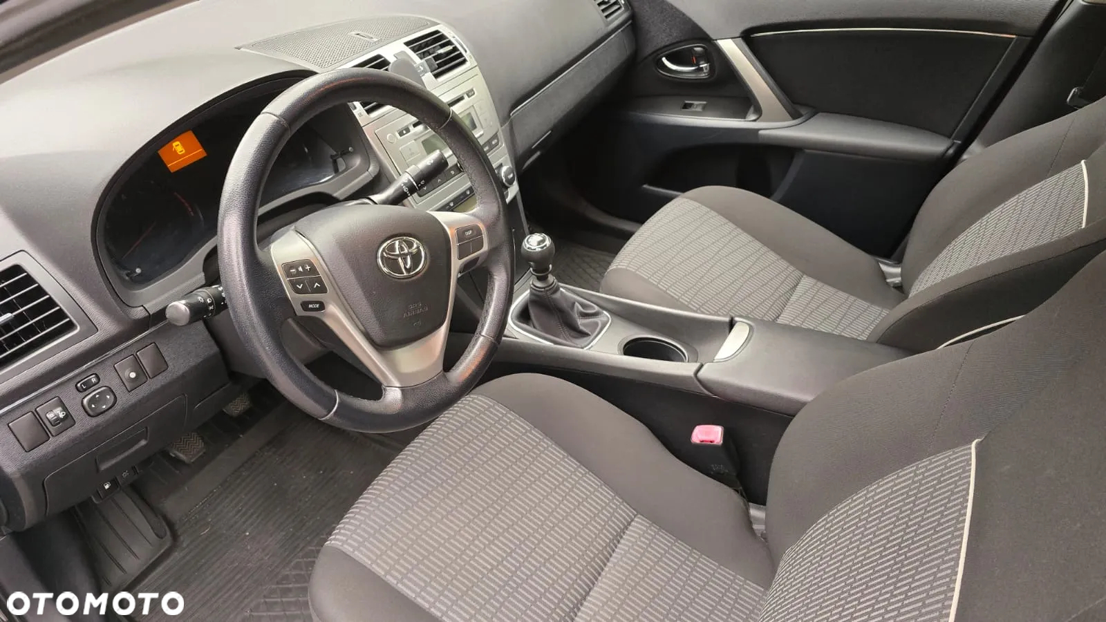 Toyota Avensis 1.8 Active - 9