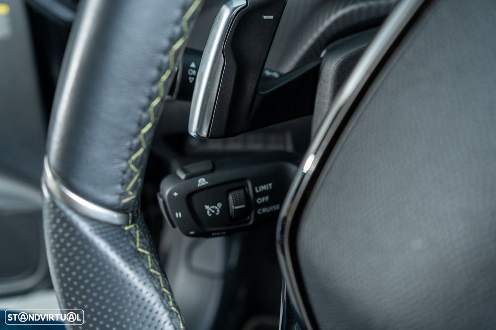 Peugeot 208 1.2 Hybrid GT e-DCS6 - 30