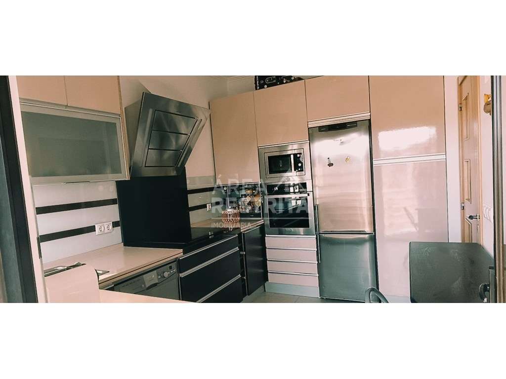 Apartamento T2 Remodelado para Arrendamento - Totalmente Mobilado e... - Grande imagem: 2/31