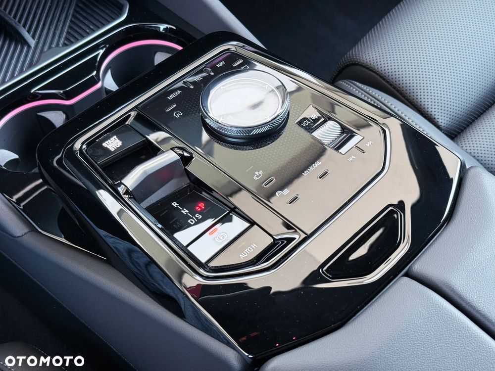 BMW Seria 5 520d xDrive - 24