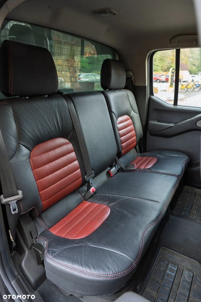 Nissan Navara 2.5 D R-Black - 15