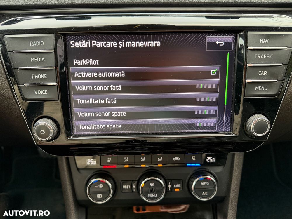 Skoda Superb Combi 2.0 TDI DSG 4X4 Laurin & Klement - 35