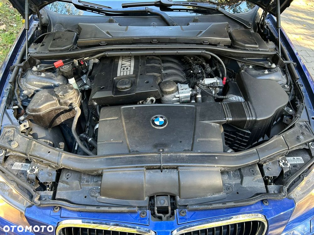 BMW Seria 3 318i Touring - 21