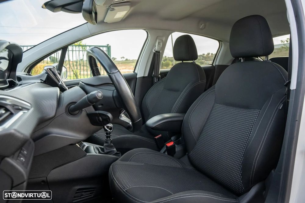 Peugeot 208 1.2 PureTech Allure - 15