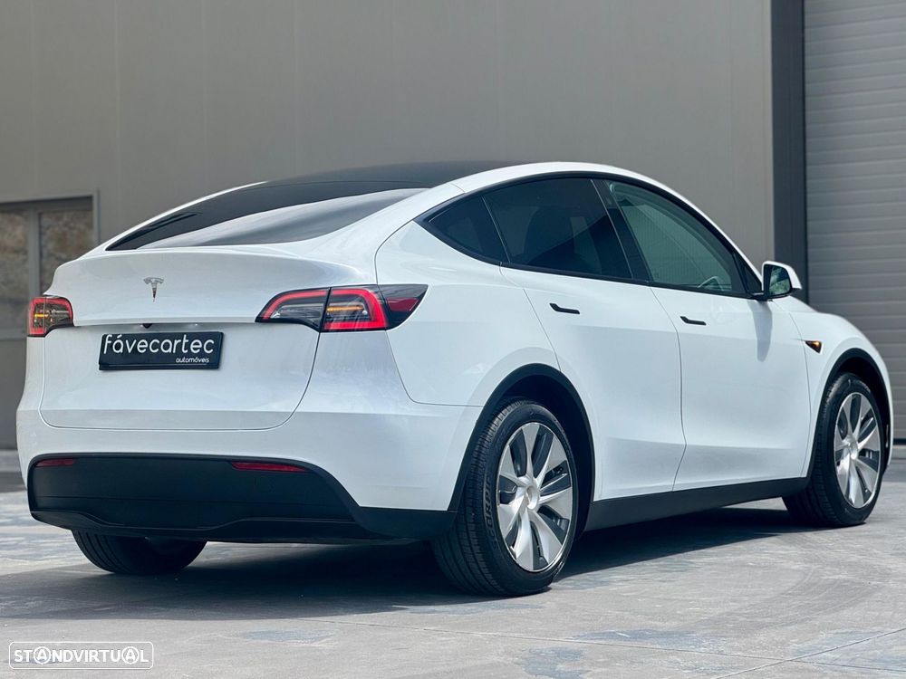 Tesla Model Y Standard Long Range RWD - 21