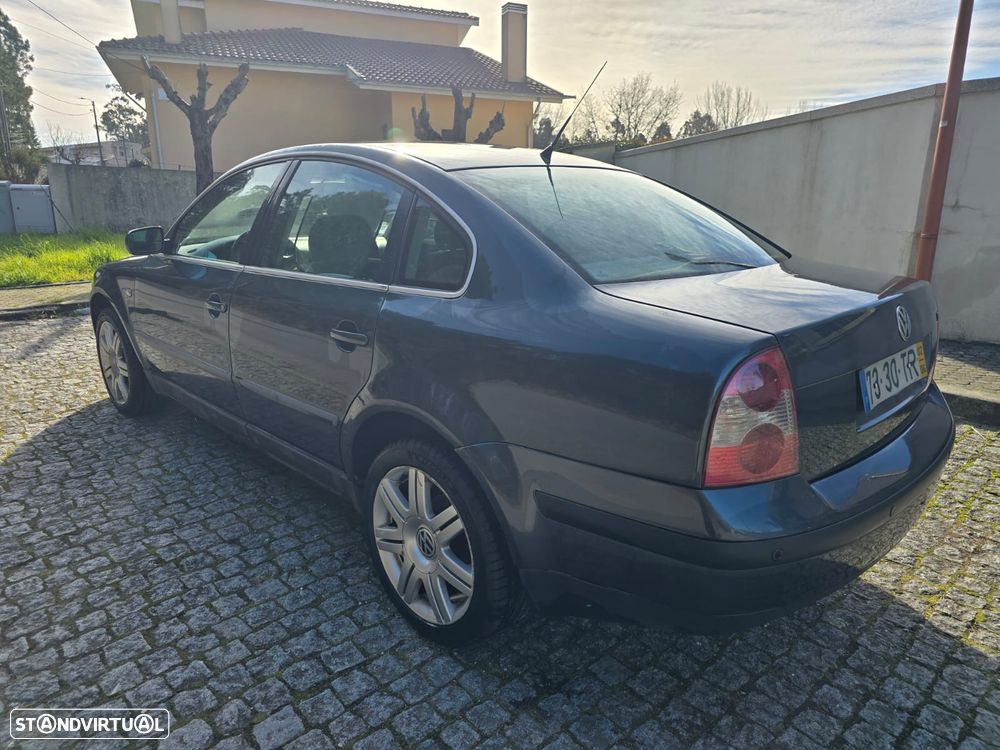 VW Passat 1.9 TDi Highline - 2