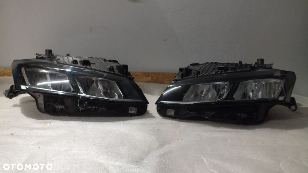 Lampa przednia prawa Peugeot 308 T10  Full led  98516735 - 1