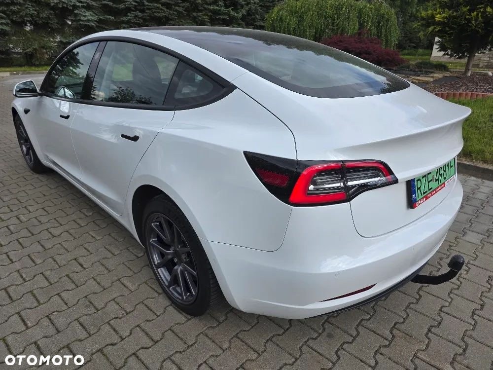 Tesla Model 3 - 8