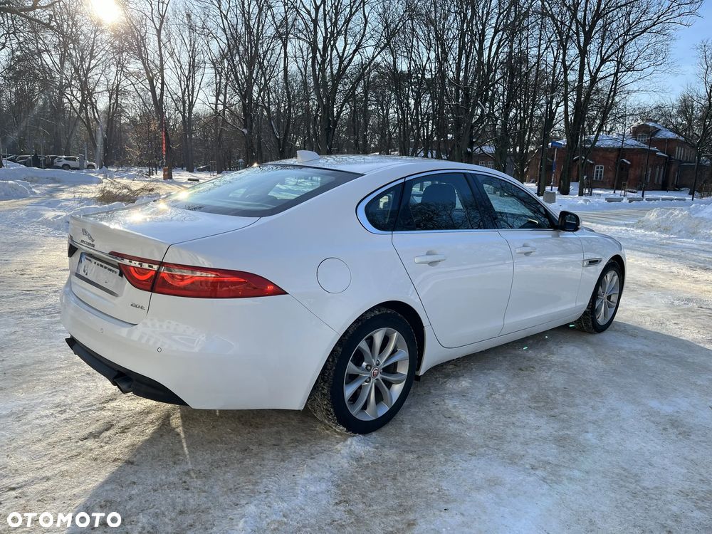 Jaguar XF 2.0 T Prestige - 16