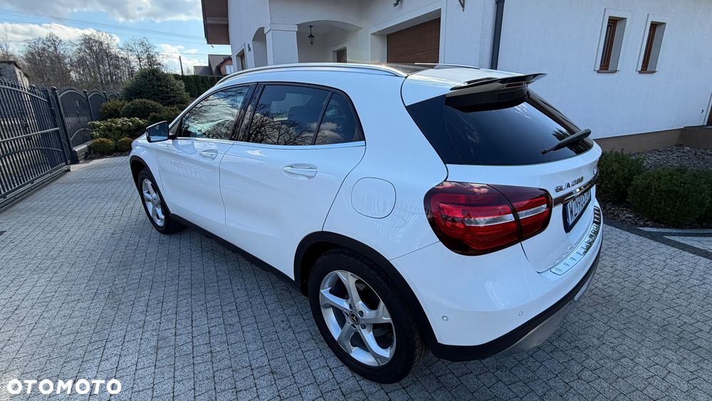 Mercedes-Benz GLA 200 7G-DCT Urban - 5