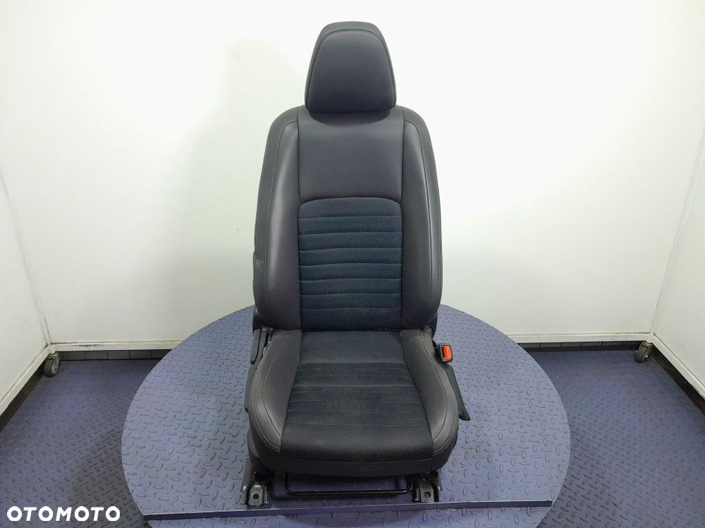 LEXUS IS III XE30 LIFT 16-20 FOTEL PASAŻERA PRZÓD PRAWY PÓŁSKÓRA EU - 1