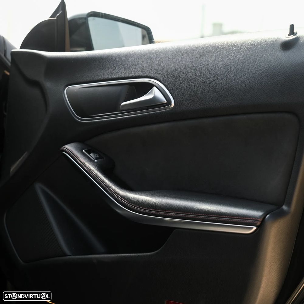 Mercedes-Benz CLA 180 d Shooting Brake AMG Line - 31