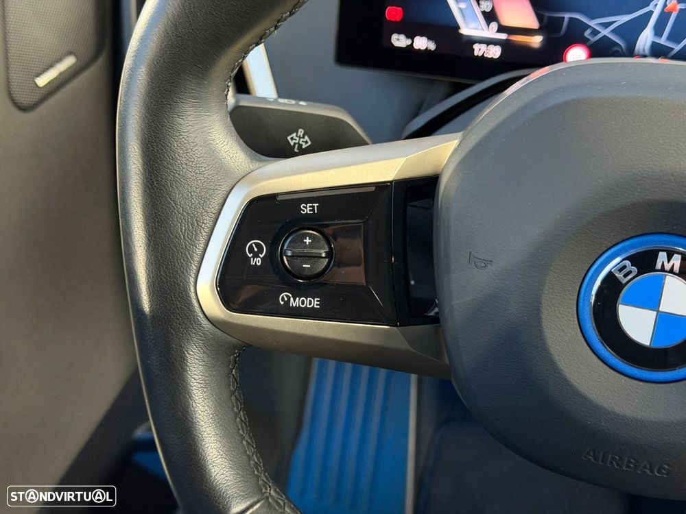 BMW iX xDrive 40 Pack Desportivo - 37