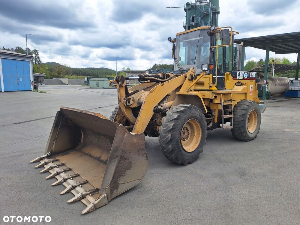 CAST 928 F 4X4 - 1