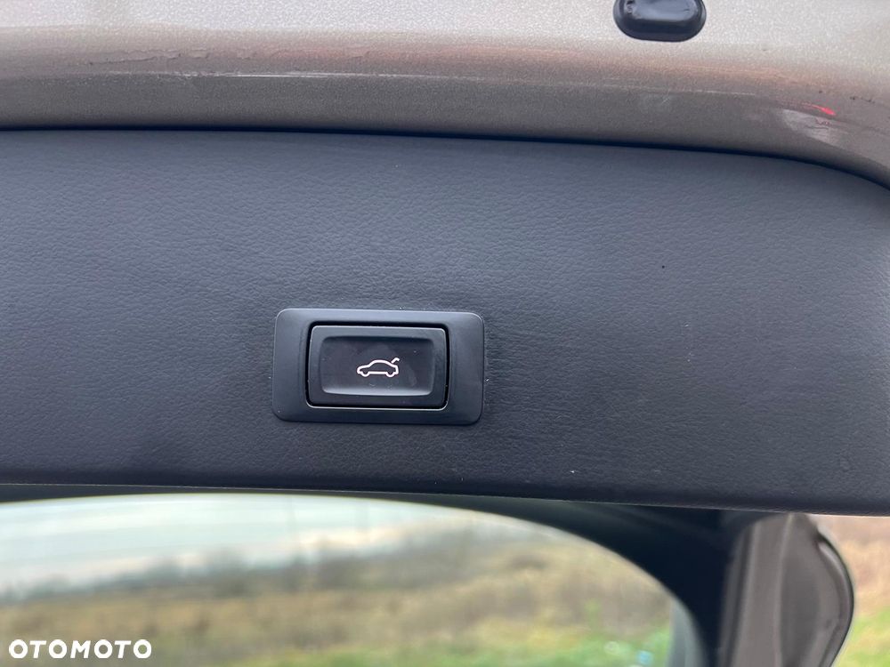 Audi A6 Avant 2.0 TDI Ultra S tronic - 31