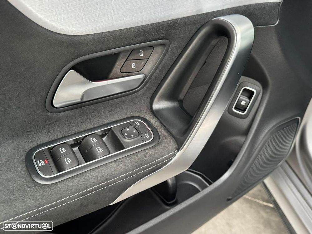 Mercedes-Benz CLA 250 e Shooting Brake AMG Line - 43