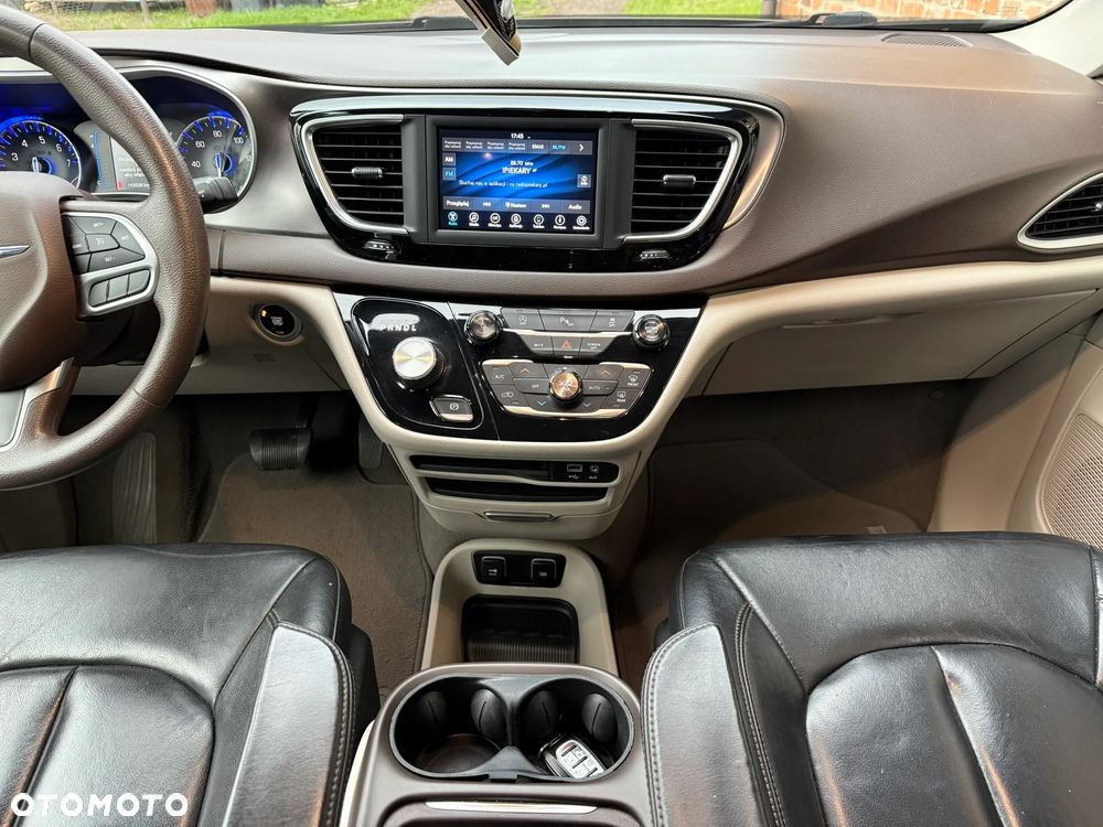 Chrysler Pacifica - 2