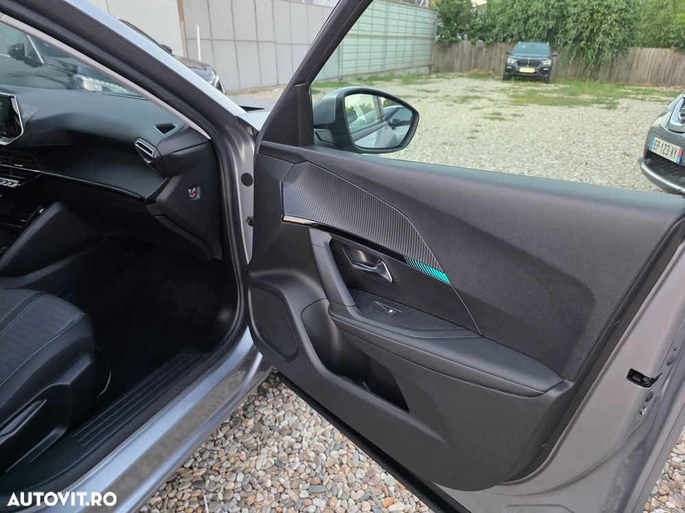 Peugeot 2008 PureTech 130 EAT8 GT - 15