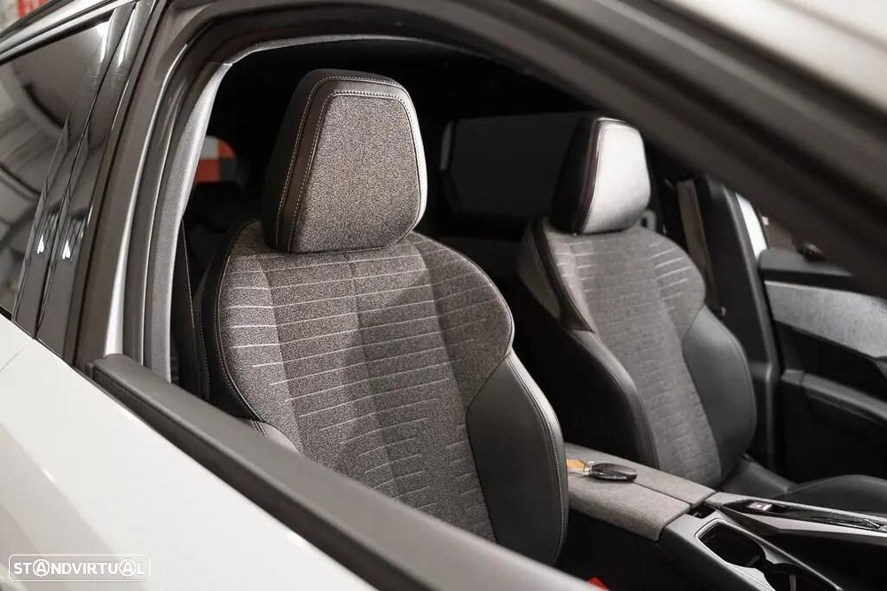 Peugeot 5008 1.2 Hybrid Allure e-DCS6 - 21