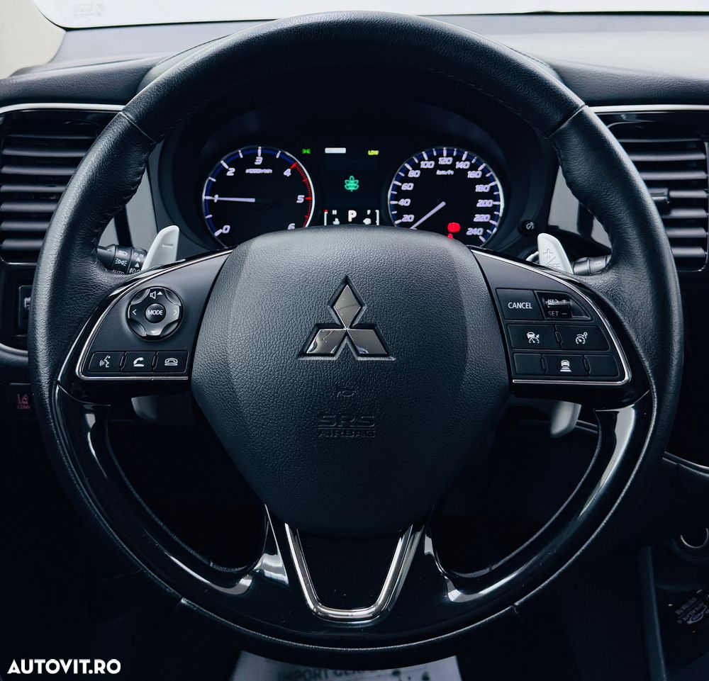 Mitsubishi Outlander 2.2 DI-D 4WD Automatik Intense - 32