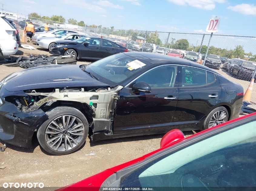 Kia Stinger - 10