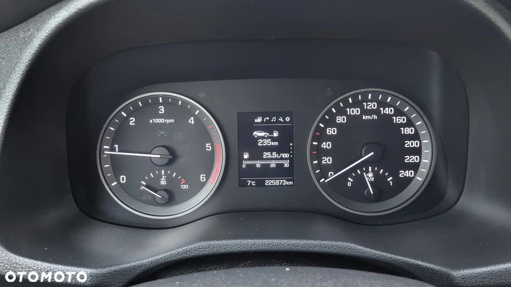 Hyundai Tucson blue 1.7 CRDi 2WD Intro Edition - 26