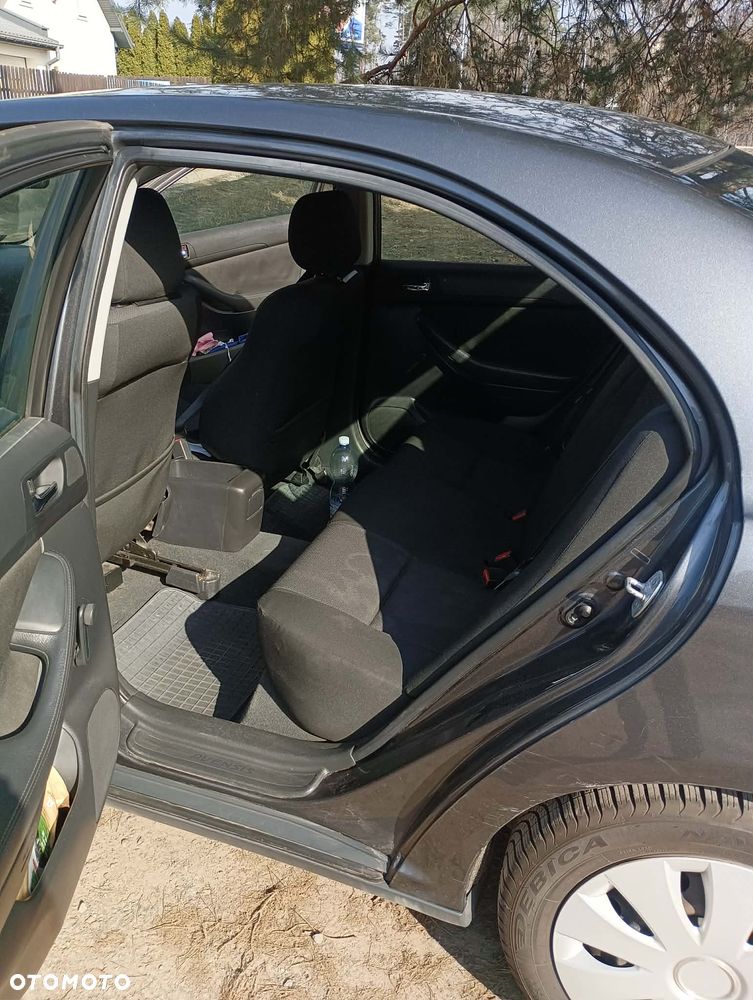 Toyota Avensis 2.0 D-4D Sol - 17