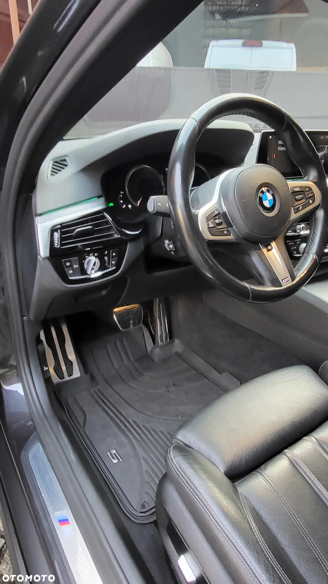BMW Seria 5 530i xDrive - 13