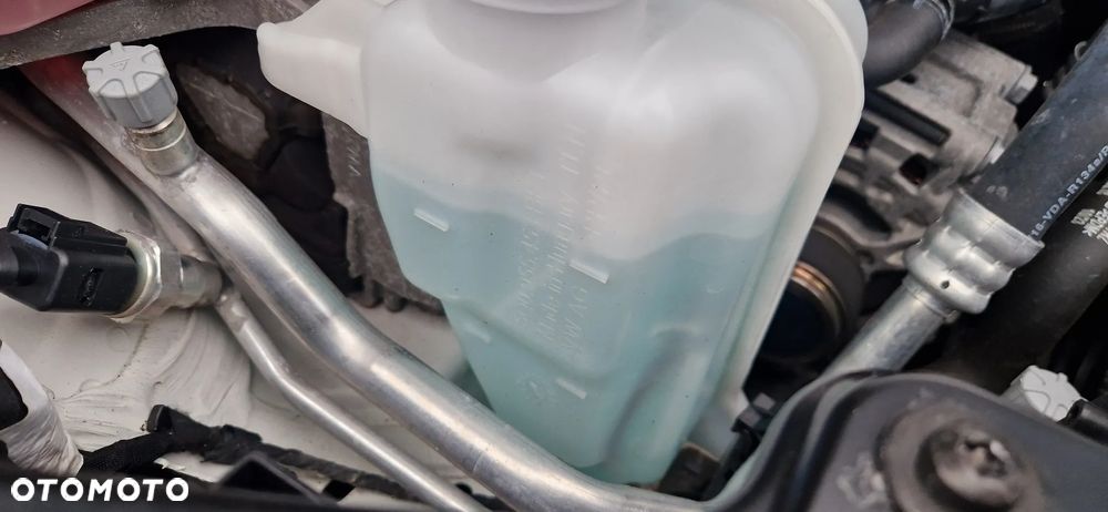 Volkswagen Golf - 10