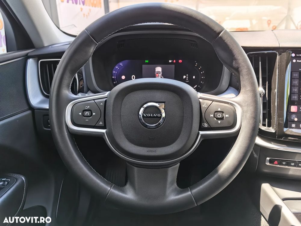 Volvo XC 60 B4 MHEV AT8 AWD Momentum Pro - 21