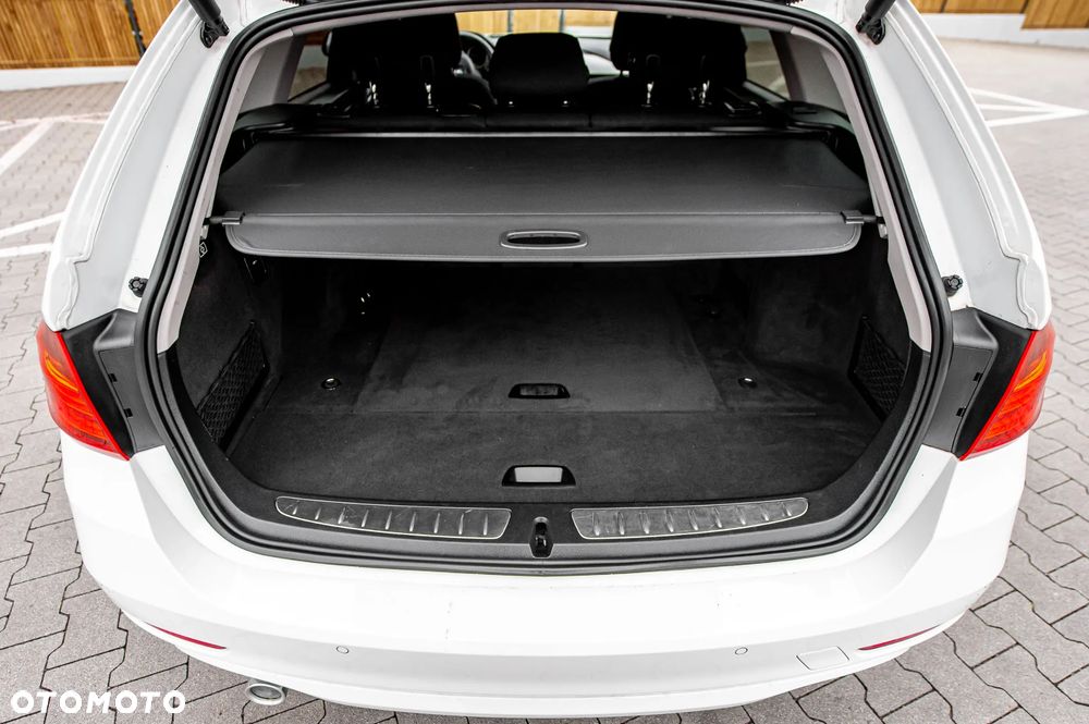 BMW Seria 3 318d Sport Line - 31