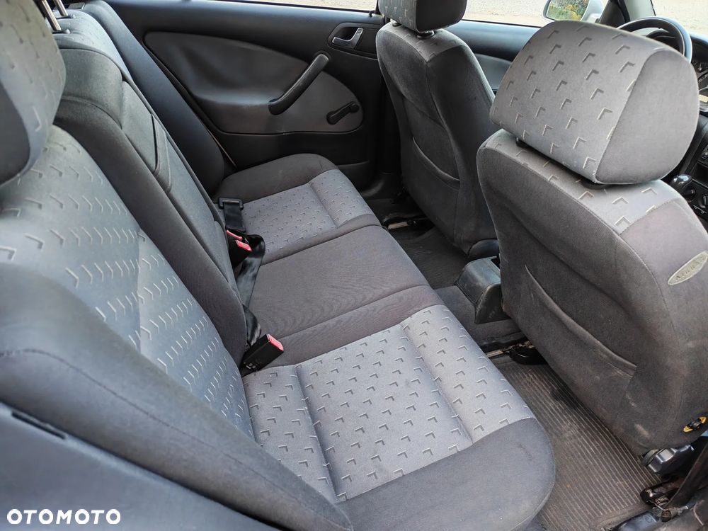 Skoda Octavia 1.6 Ambiente - 15