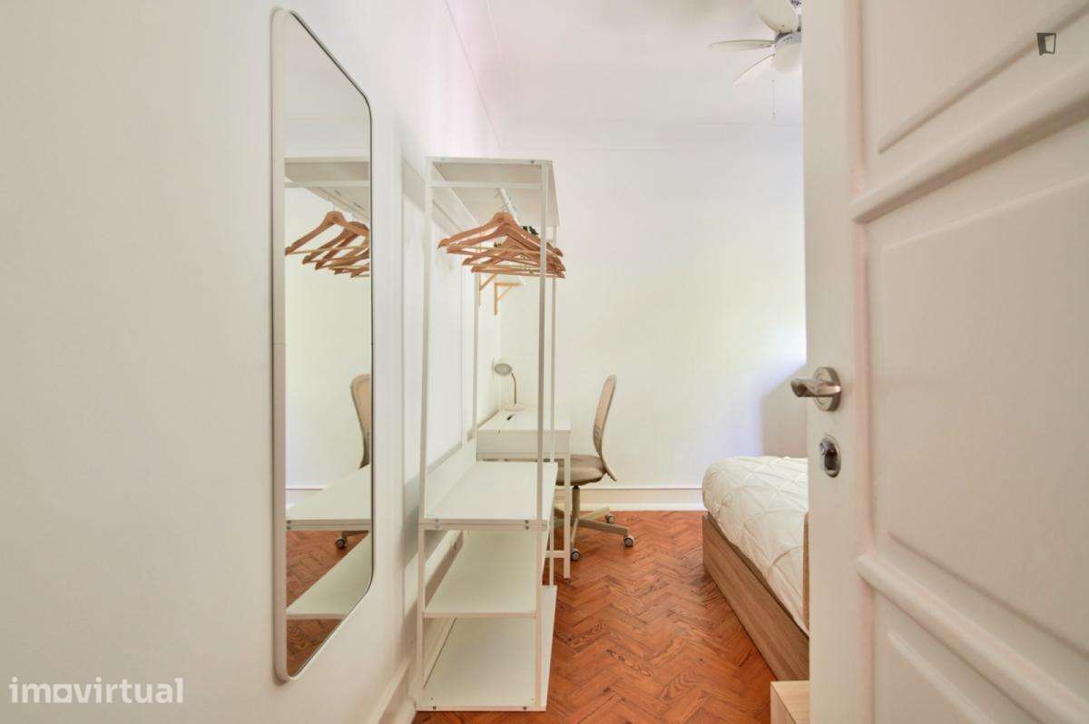 Quarto - localizado em Roma-Areeiro Lisbon - Grande imagem: 2/39