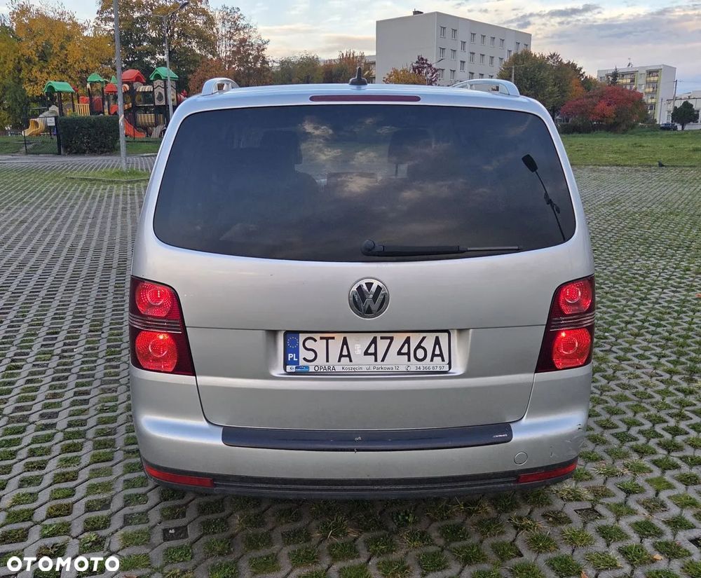 Volkswagen Touran 2008 photo 4